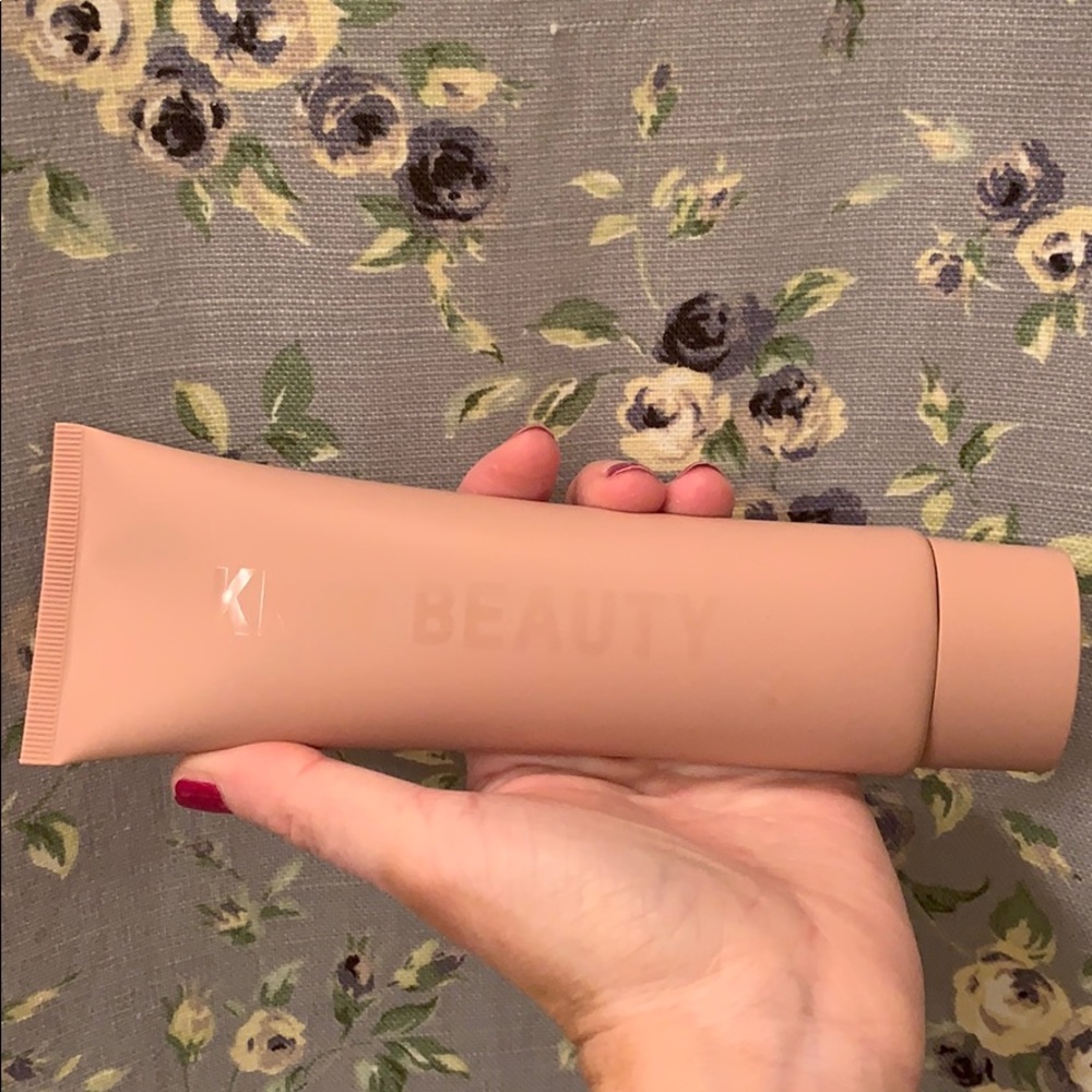 KKW Beauty Skin Perfecting Body Foundation